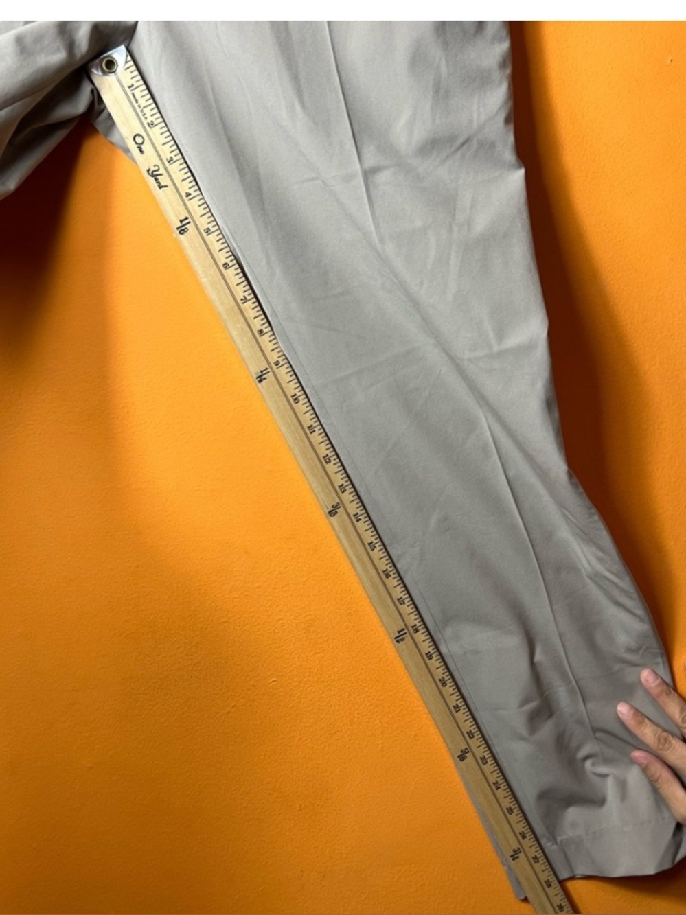 New w/Tags Uniqlo Men's Chinos in Light Tan - Picture 6 of 7